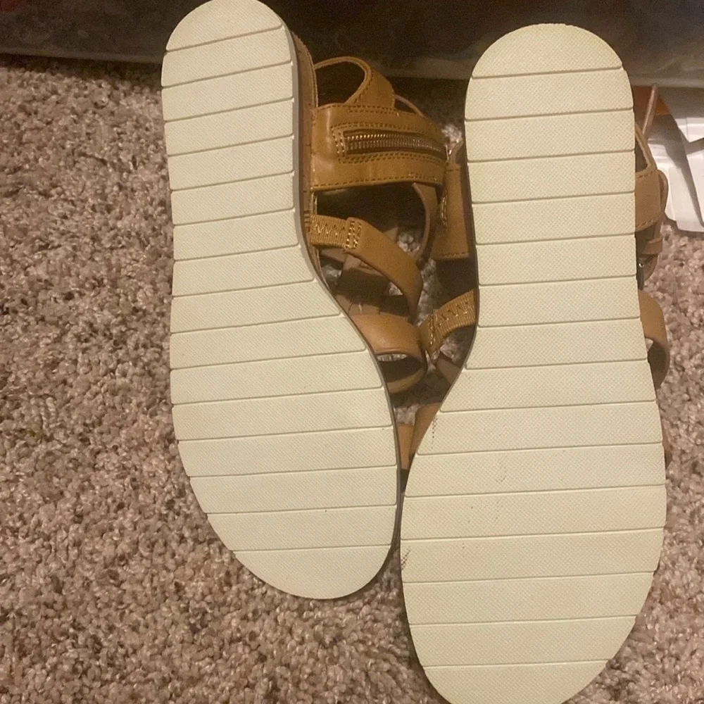 Girl sandals Used in great condition Dolce Vita